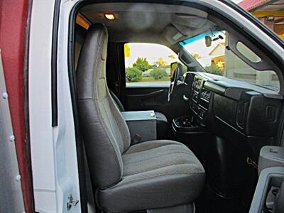 2016 Chevrolet Express Cutway 3500   - Photo 22 - Madera, CA 93636