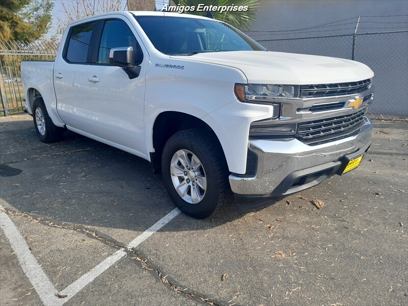 2020 Chevrolet Silverado 1500 LT photo 2