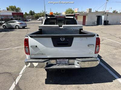 2013 Nissan Frontier SV V6 - Photo 5 - Fresno, CA 93702