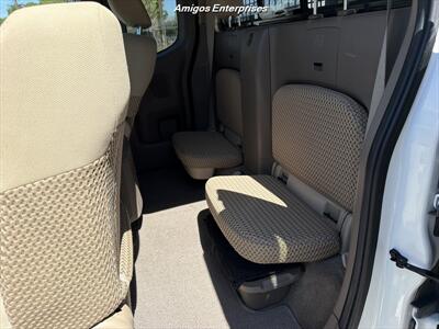 2013 Nissan Frontier SV V6 - Photo 8 - Fresno, CA 93702