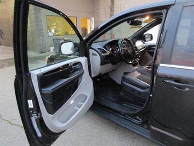 2020 Dodge Grand Caravan SXT - Photo 8 - Madera, CA 93636