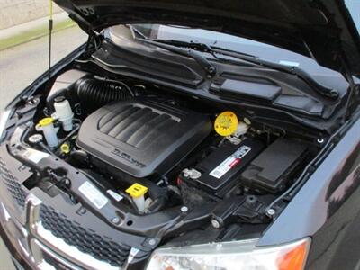 2020 Dodge Grand Caravan SXT - Photo 4 - Madera, CA 93636