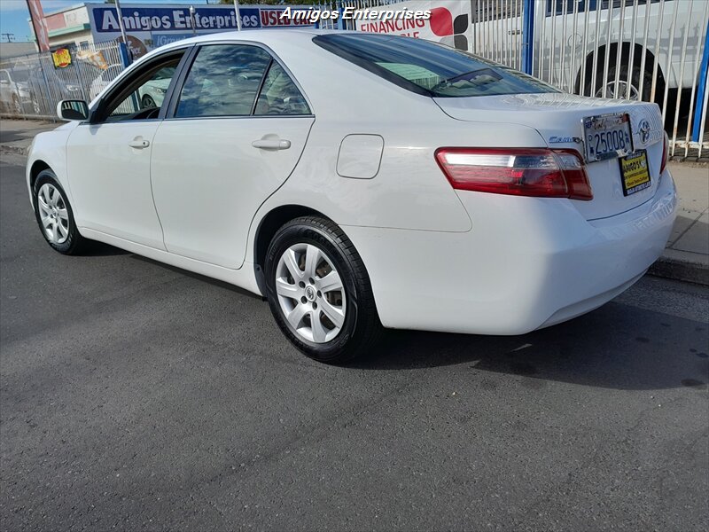 2007 Toyota Camry LE photo 3