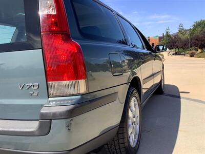 2002 Volvo V70 T5   - Photo 12 - Escondido, CA 92029