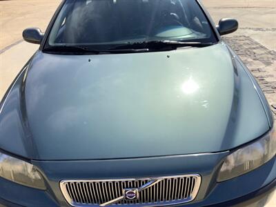 2002 Volvo V70 T5   - Photo 4 - Escondido, CA 92029
