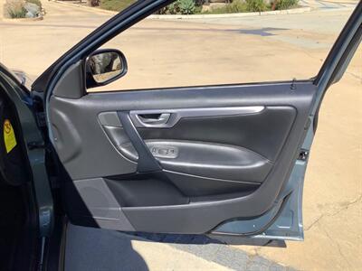 2002 Volvo V70 T5   - Photo 36 - Escondido, CA 92029