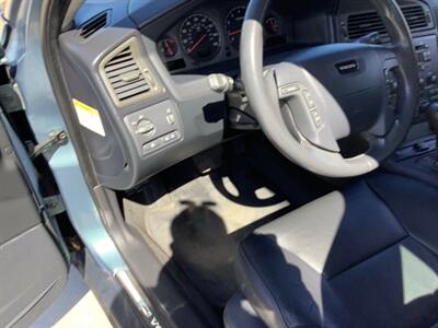 2002 Volvo V70 T5   - Photo 21 - Escondido, CA 92029