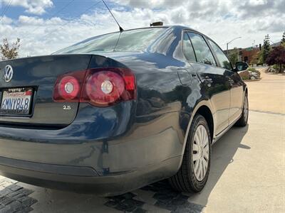 2010 Volkswagen Jetta SE PZEV   - Photo 11 - Escondido, CA 92029