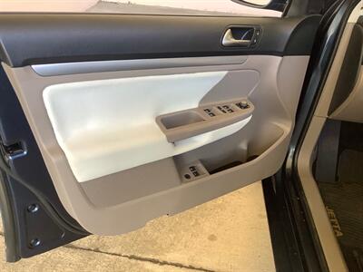 2010 Volkswagen Jetta SE   - Photo 15 - Escondido, CA 92029