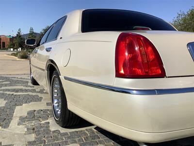 2001 Lincoln Town Car Cartier   - Photo 10 - Escondido, CA 92029