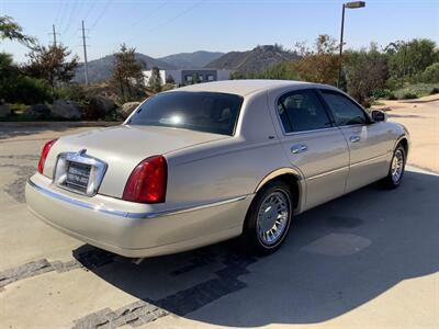 2001 Lincoln Town Car Cartier   - Photo 11 - Escondido, CA 92029