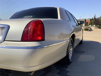 2001 Lincoln Town Car Cartier   - Photo 12 - Escondido, CA 92029