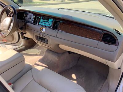 2001 Lincoln Town Car Cartier   - Photo 22 - Escondido, CA 92029