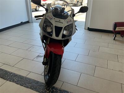 2001 HONDA Rc51   - Photo 6 - Escondido, CA 92029