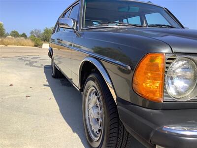 1985 Mercedes-Benz 300 TD   - Photo 10 - Escondido, CA 92029
