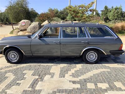 1985 Mercedes-Benz 300 TD   - Photo 6 - Escondido, CA 92029