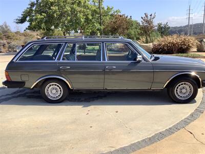 1985 Mercedes-Benz 300 TD   - Photo 5 - Escondido, CA 92029