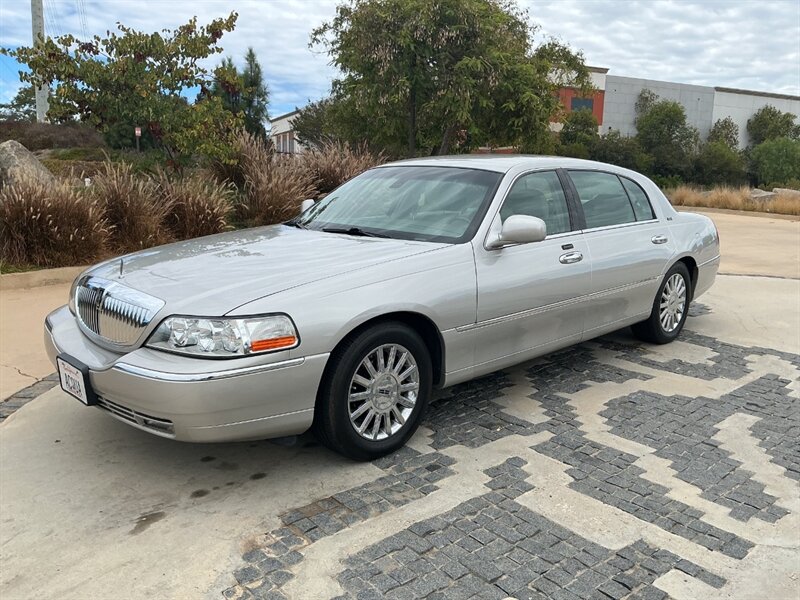 2003 Lincoln Town Car