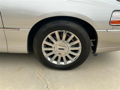 2003 Lincoln Town Car Cartier L - Photo 48 - Escondido, CA 92029
