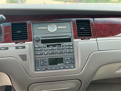 2003 Lincoln Town Car Cartier L - Photo 22 - Escondido, CA 92029