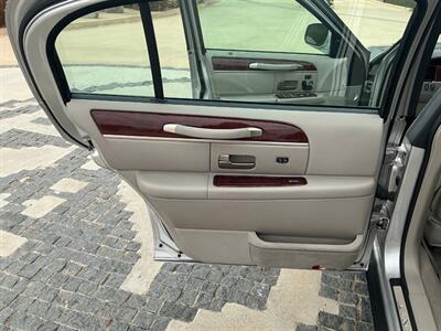 2003 Lincoln Town Car Cartier L - Photo 27 - Escondido, CA 92029