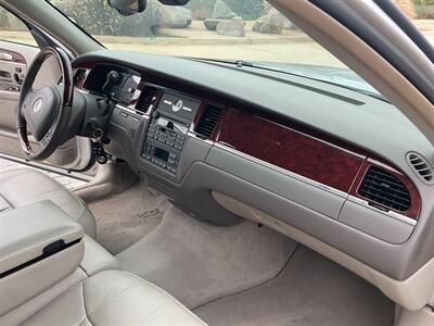 2003 Lincoln Town Car Cartier L - Photo 23 - Escondido, CA 92029