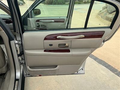 2003 Lincoln Town Car Cartier L - Photo 29 - Escondido, CA 92029