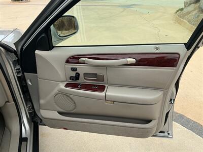 2003 Lincoln Town Car Cartier L - Photo 31 - Escondido, CA 92029