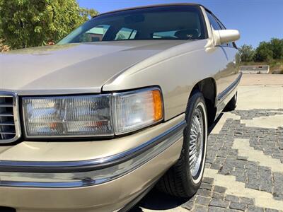 1995 Cadillac DeVille   - Photo 10 - Escondido, CA 92029