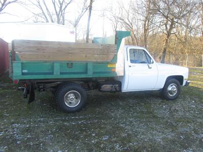 1984 CHEVROLET c30 DUMPTRUCK   - Photo 1 - Carrollton, KY 41008