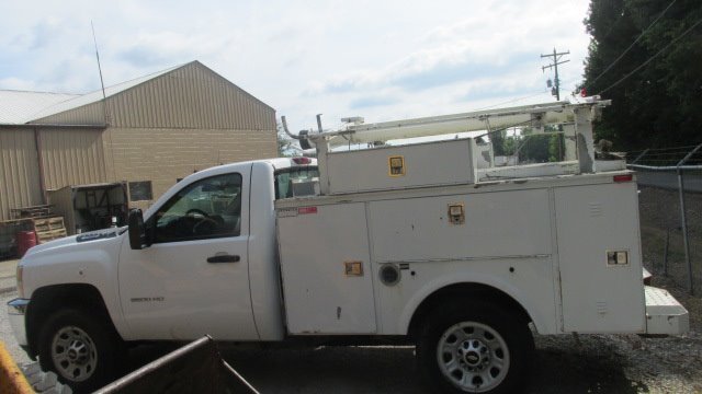 2013 Chevrolet Silverado 3500HD CC Work Truck - Photo 1 - Carrollton, KY 41008