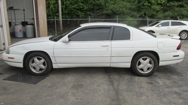 1995 Chevrolet Monte Carlo Z34 - Photo 1 - Carrollton, KY 41008