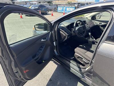 2018 Ford Focus SE   - Photo 7 - Pittsburg, CA 94565