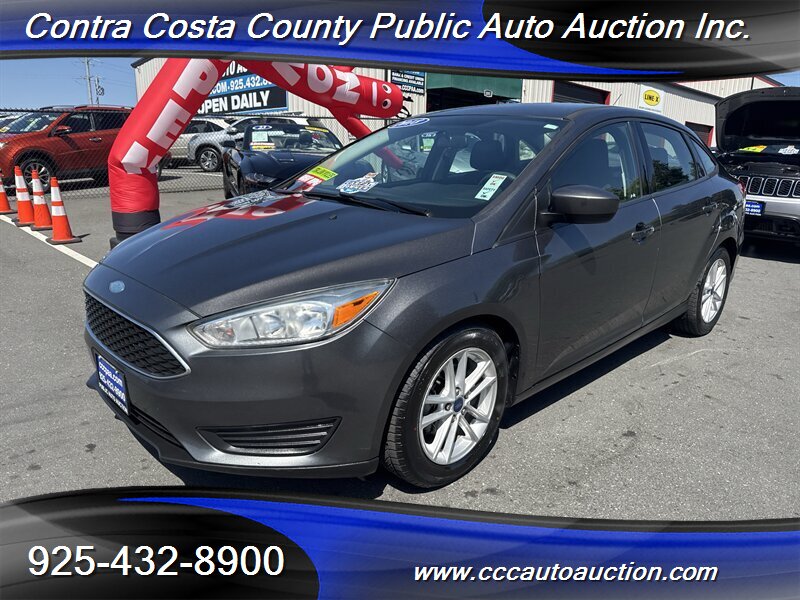 2018 Ford Focus Sedan SE's photo
