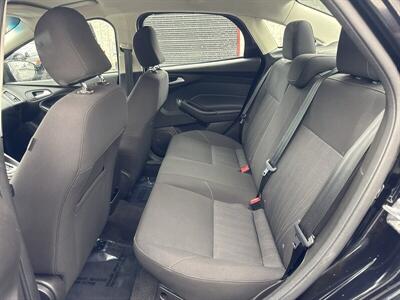 2017 Ford Focus SE   - Photo 14 - Pittsburg, CA 94565-2812