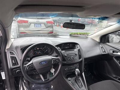 2017 Ford Focus SE   - Photo 2 - Pittsburg, CA 94565-2812