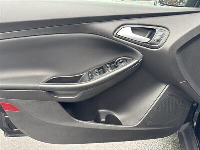 2017 Ford Focus SE   - Photo 10 - Pittsburg, CA 94565-2812