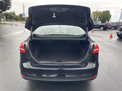 2017 Ford Focus SE   - Photo 17 - Pittsburg, CA 94565-2812