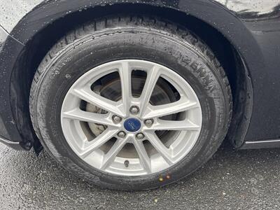 2017 Ford Focus SE   - Photo 12 - Pittsburg, CA 94565-2812