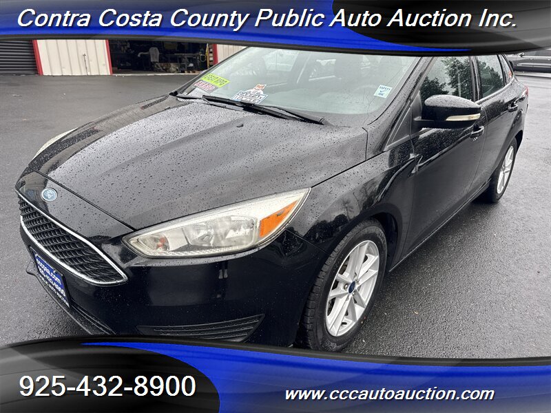 2017 Ford Focus SE's photo