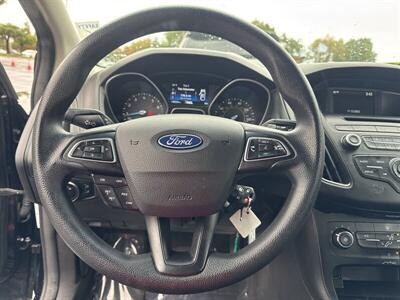 2017 Ford Focus SE   - Photo 4 - Pittsburg, CA 94565-2812