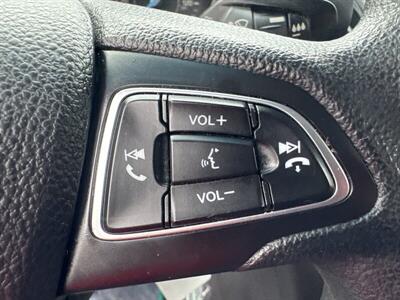 2017 Ford Focus SE   - Photo 7 - Pittsburg, CA 94565-2812