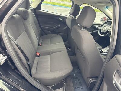 2017 Ford Focus SE   - Photo 22 - Pittsburg, CA 94565-2812