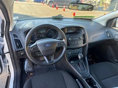 2017 Ford Focus SE   - Photo 2 - Pittsburg, CA 94565-2812