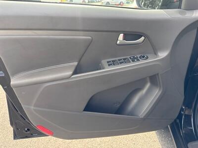 2011 Kia Sportage LX   - Photo 7 - Pittsburg, CA 94565-2812
