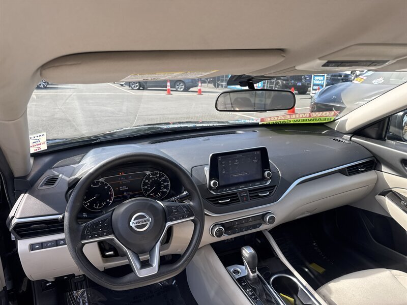 2021 Nissan Altima 2.5 SV  