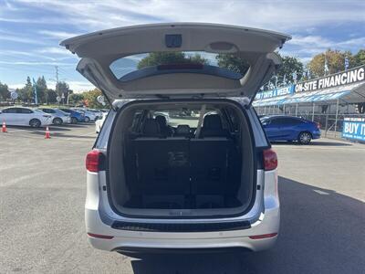 2017 Kia Sedona LX - Photo 20 - Pittsburg, CA 94565-2812
