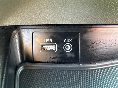 2017 Kia Sedona LX - Photo 9 - Pittsburg, CA 94565-2812