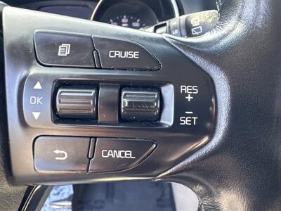 2017 Kia Sedona LX - Photo 6 - Pittsburg, CA 94565-2812