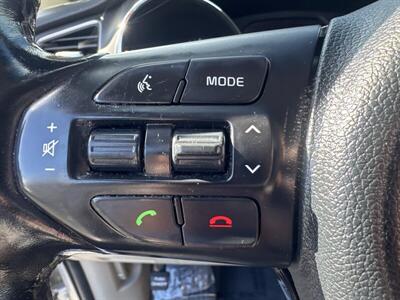 2017 Kia Sedona LX - Photo 4 - Pittsburg, CA 94565-2812